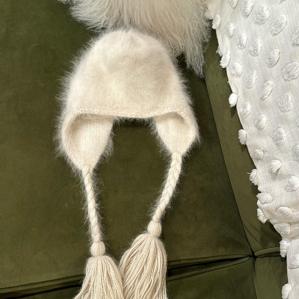 Gucci Cream Fuzzy Knit angora Hat winter snow